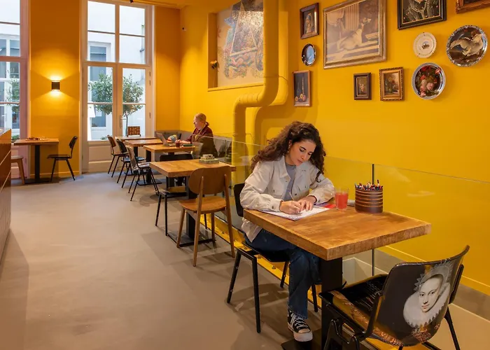 Stayokay Stadsdoelen Хостел *